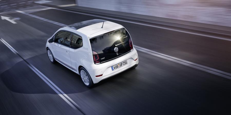  Volkswagen up! beats 2016 года  (фото 2 из 10)